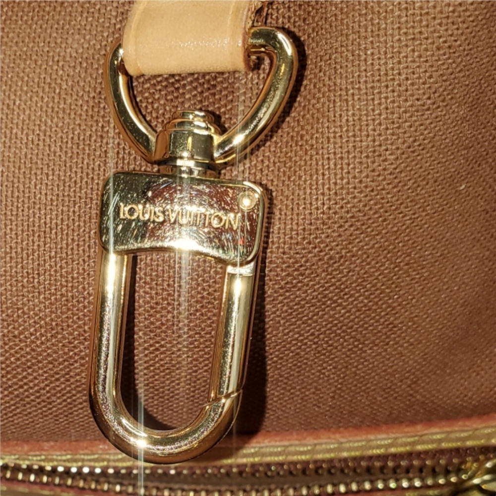 *SOLD* LOUIS VUITTONBatignolles Vertical Monogram Canvas Shoulder Bag - Picture 10 of 13